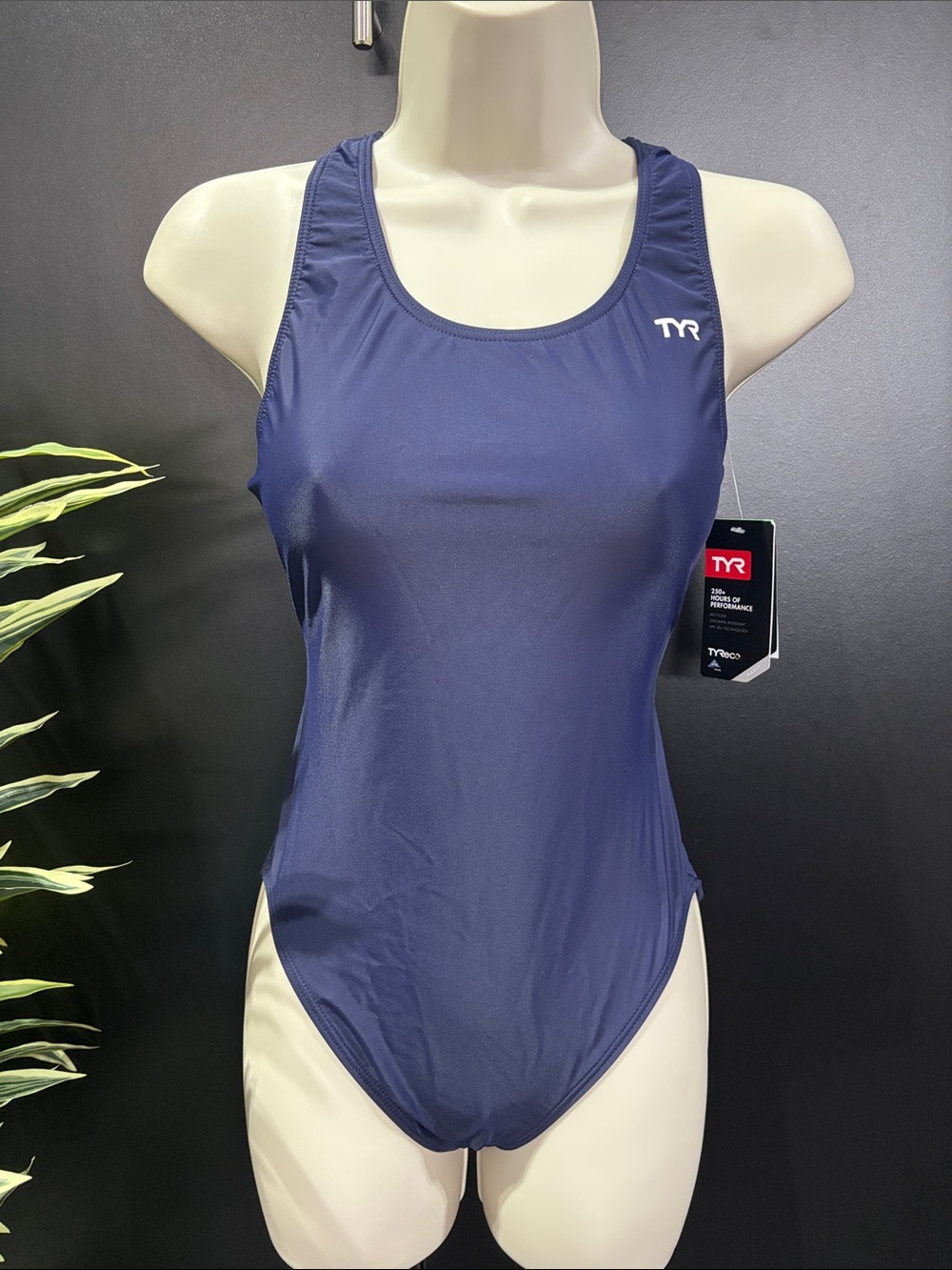 TYR Max Fit medium neck line,keyhole back,UPF 50,chlorine resistant,performance